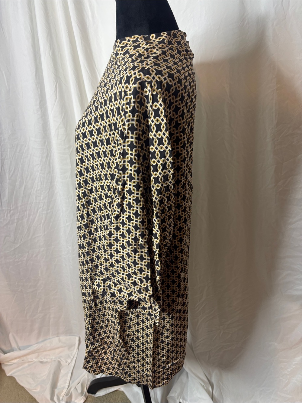 H&M Black and Cream Geometric Link-Pattern Midi Dress - Picture 4 of 9